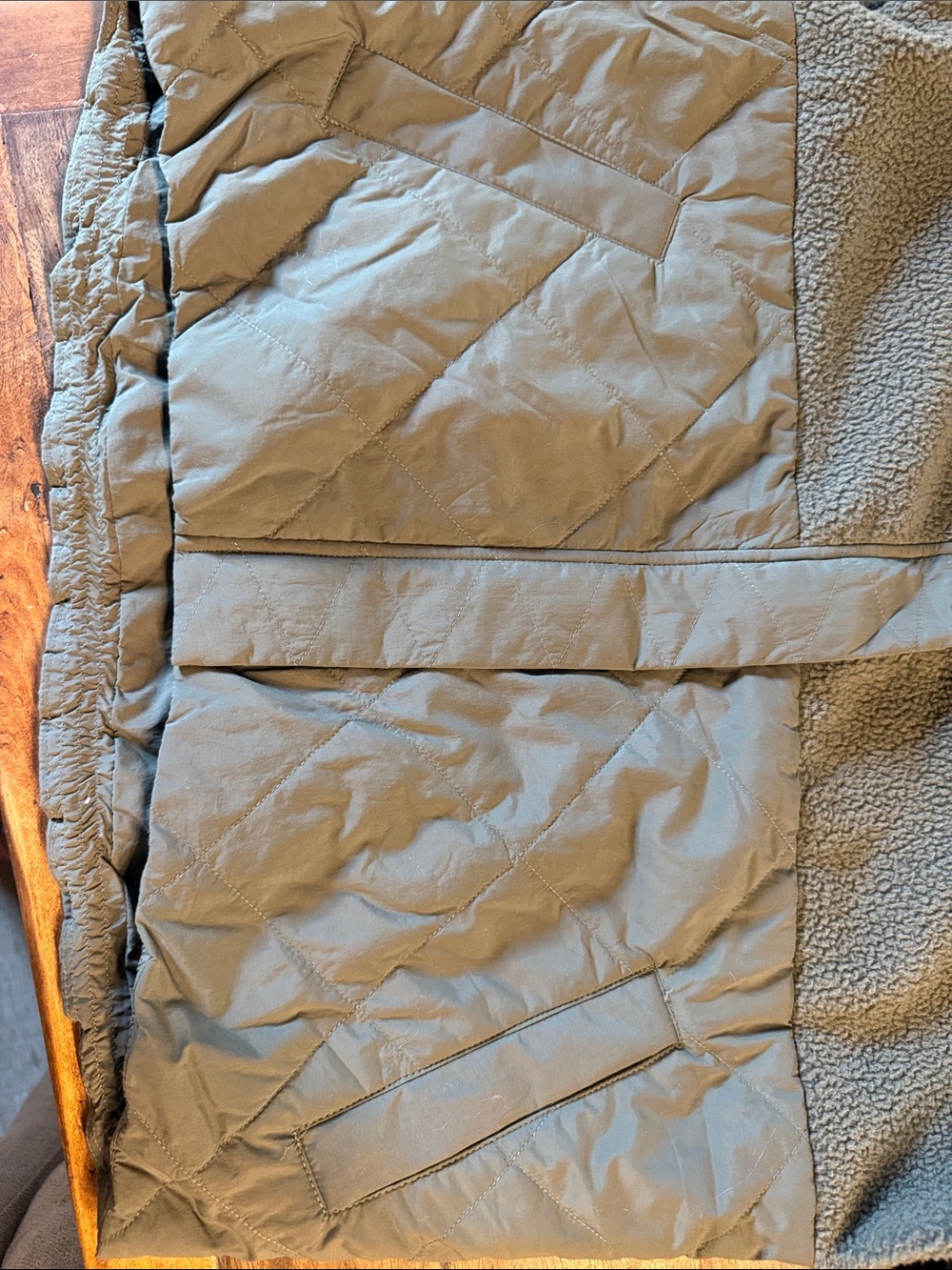 Vuori Women’s Olive Green Mixed-Media Puffer Jacket - Picture 6 of 6